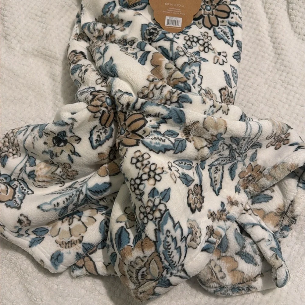OVERSIZED PLUSH THROW BLANKET COZY & SOFT